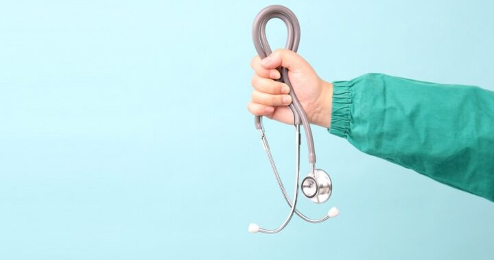 dzielnicowy-szkoli---m--odzie---si---z-udzielania--auto-3873